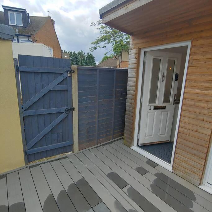 Self Contained, Double Bed Studio, Private Kitchen, Private Bath, Walking Distance To Harry Potter Γουάτφορντ Εξωτερικό φωτογραφία