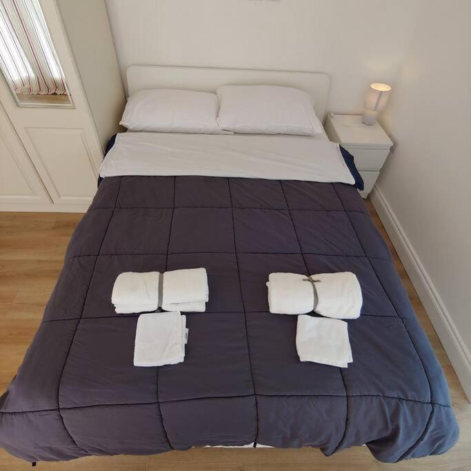 Self Contained, Double Bed Studio, Private Kitchen, Private Bath, Walking Distance To Harry Potter Γουάτφορντ Εξωτερικό φωτογραφία