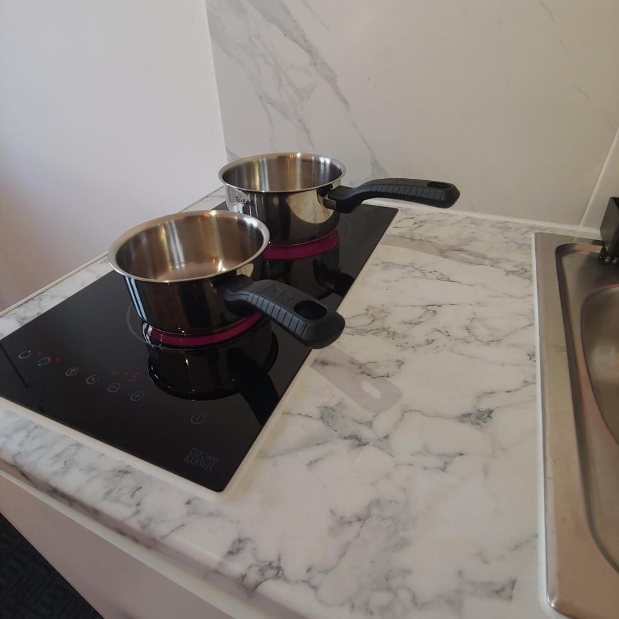 Self Contained, Double Bed Studio, Private Kitchen, Private Bath, Walking Distance To Harry Potter Γουάτφορντ Εξωτερικό φωτογραφία