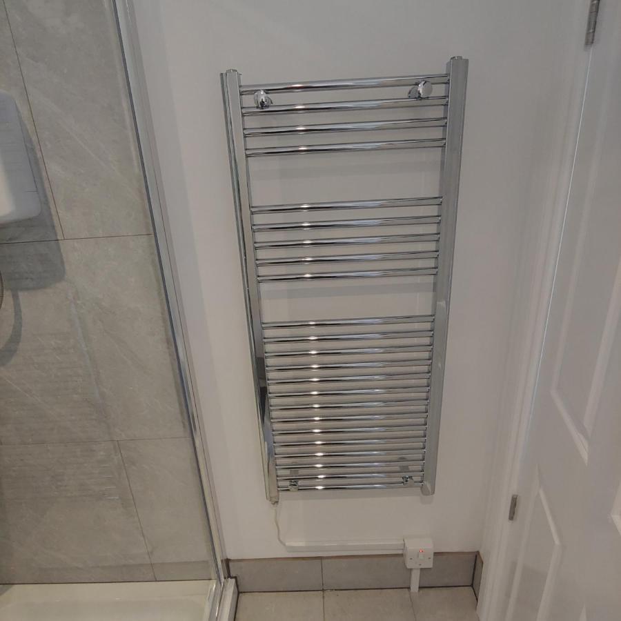 Self Contained, Double Bed Studio, Private Kitchen, Private Bath, Walking Distance To Harry Potter Γουάτφορντ Εξωτερικό φωτογραφία