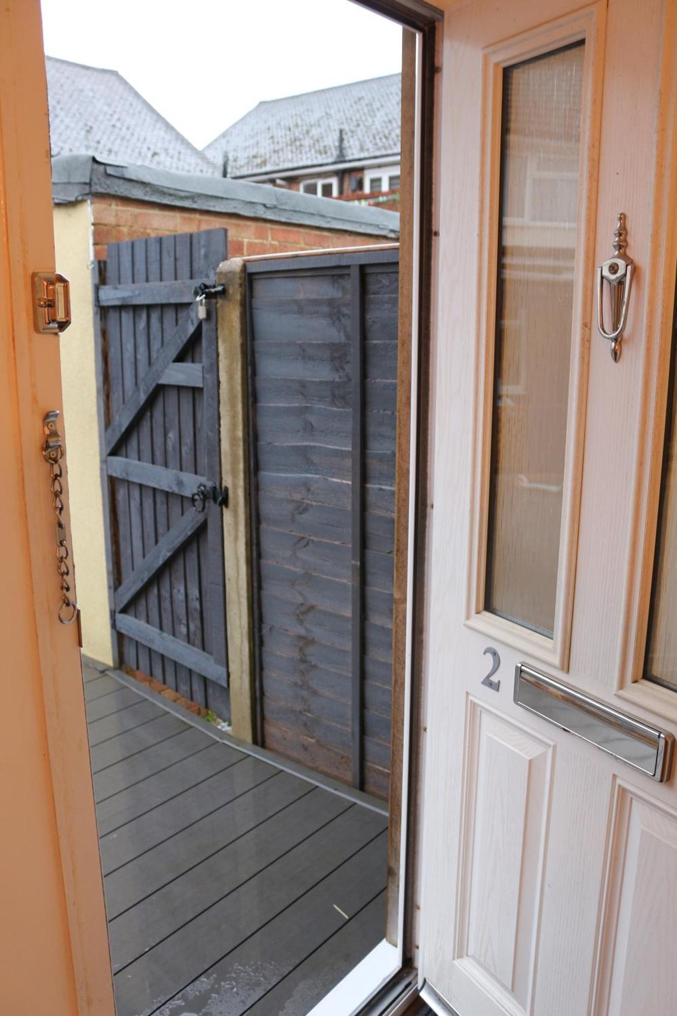 Self Contained, Double Bed Studio, Private Kitchen, Private Bath, Walking Distance To Harry Potter Γουάτφορντ Εξωτερικό φωτογραφία